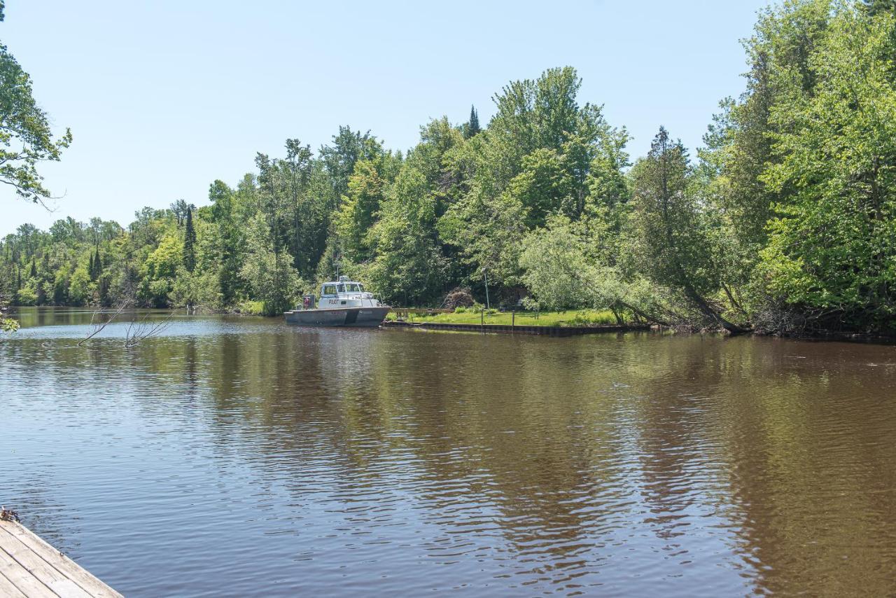 Willabee'S Motel Brimley Екстер'єр фото